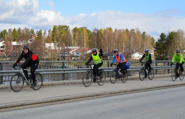 Porukkalenkki lähdössä kohti Huopanankoskea (Kuva: Juha Toikkanen 2014)
