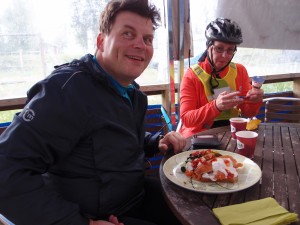 Antin tilaama annos kertoi sen, että on olemassa lohivoileipiä ja sitten LOHIVOILEIPIÄ!