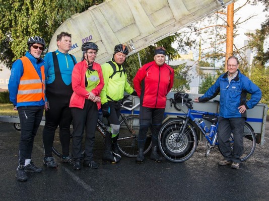 Reissussa räjähtyneet 5 pyöräilijää Seurakuntatalon pihassa ja ylihuoltomieheksi ylennetty Kari Hämäläinen