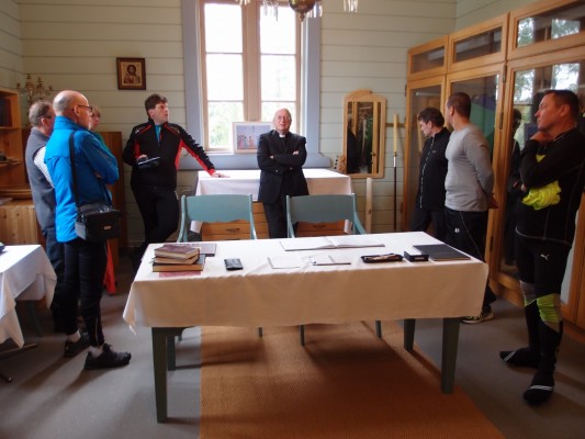 Sakastissa pyöräilijät saivat kuulla lisää mm. Törmälän leirikeskuksen vaiheista