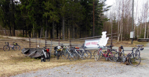 Fillarit ojennuksessa Huopanankoskella