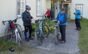 Valmistautumista Kilometrikisan päätöslenkille Tarvaalassa (Kuva: Markku Vihava 2016)